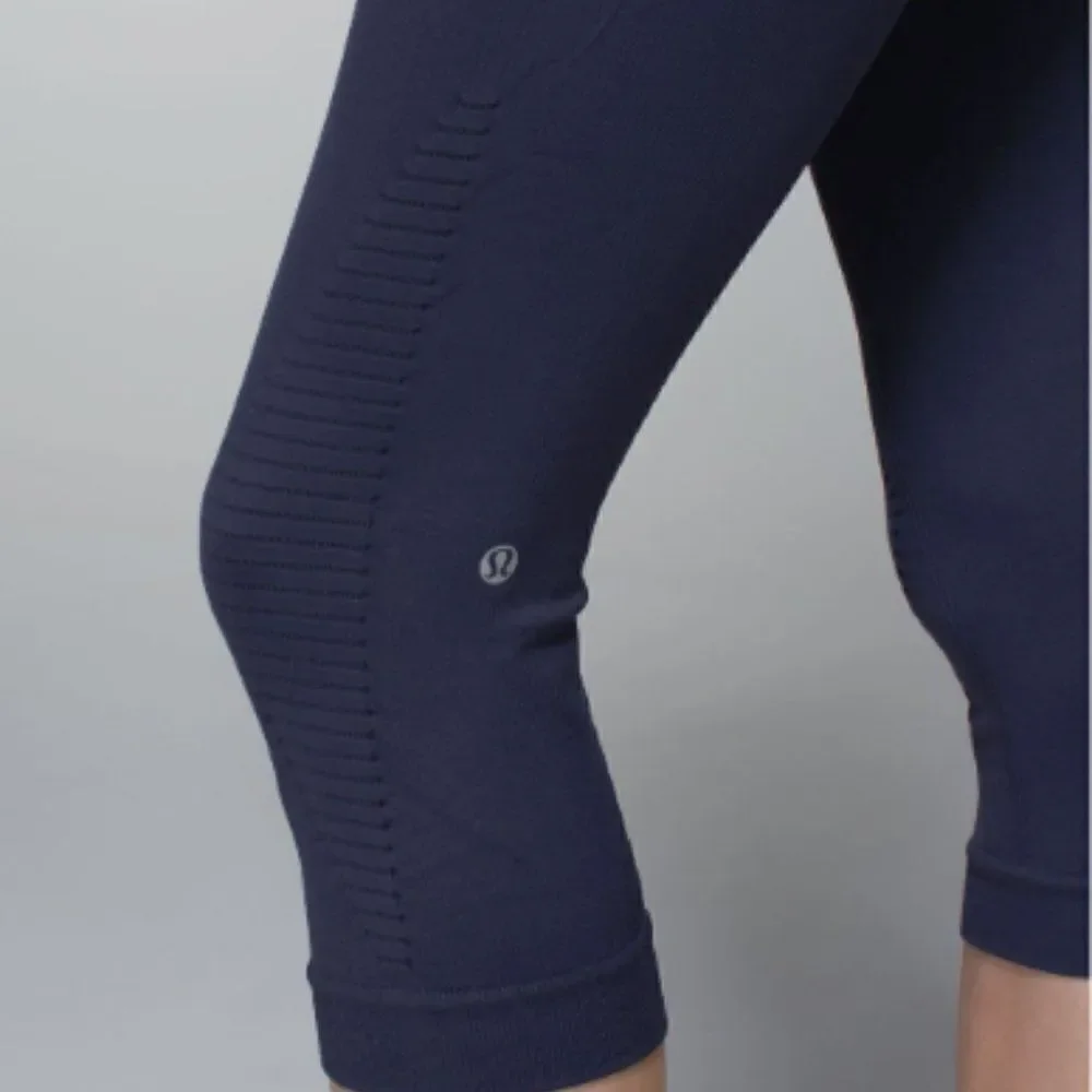 Lululemon In The Flow Crop II *Pattern - Picture 9 of 10